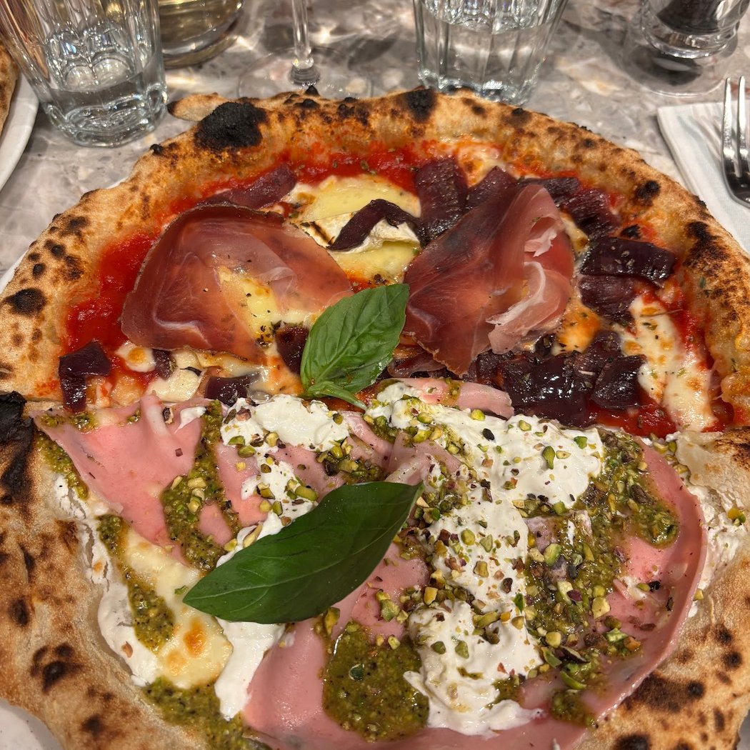 Metà e Metà Pizzeria 3